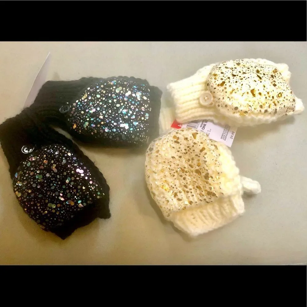 NWT knitted mittens than can be opened midway